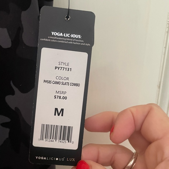 Yogalicious luxe NEW camo blue/black leggings size medium - Picture 4 of 7